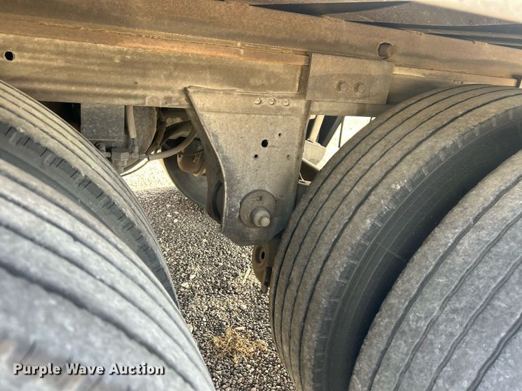 image for item DP6132 1993 Fruehauf dry van trailer