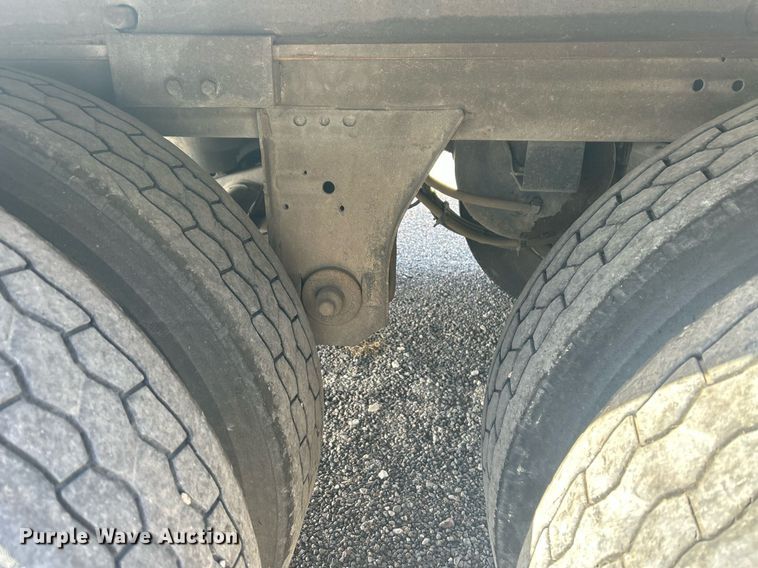 image for item DP6132 1993 Fruehauf dry van trailer