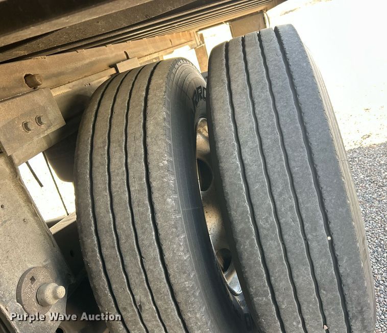 image for item DP6132 1993 Fruehauf dry van trailer