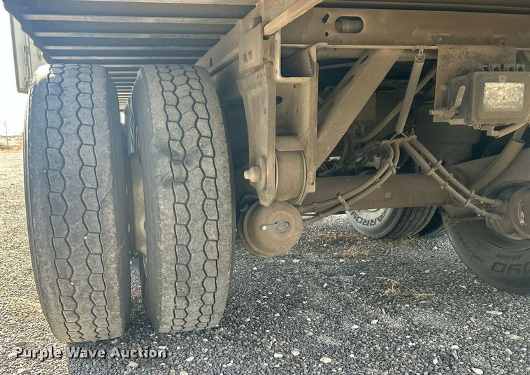 image for item DP6132 1993 Fruehauf dry van trailer