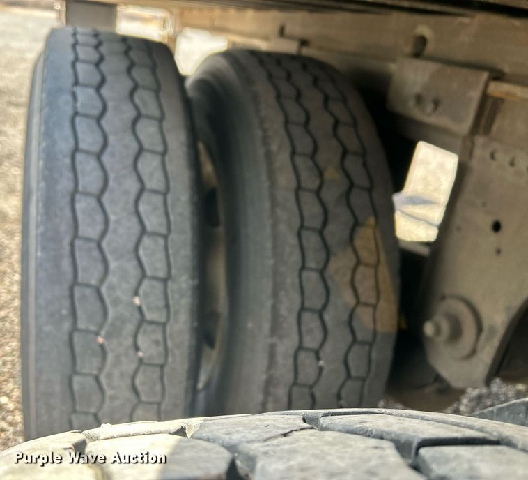 image for item DP6132 1993 Fruehauf dry van trailer