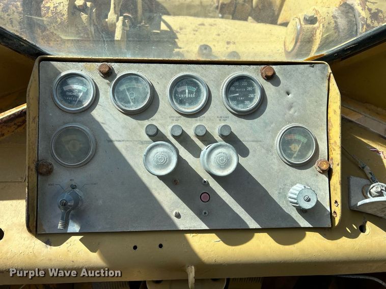 image for item DP6133 1970 Caterpillar 950 wheel loader