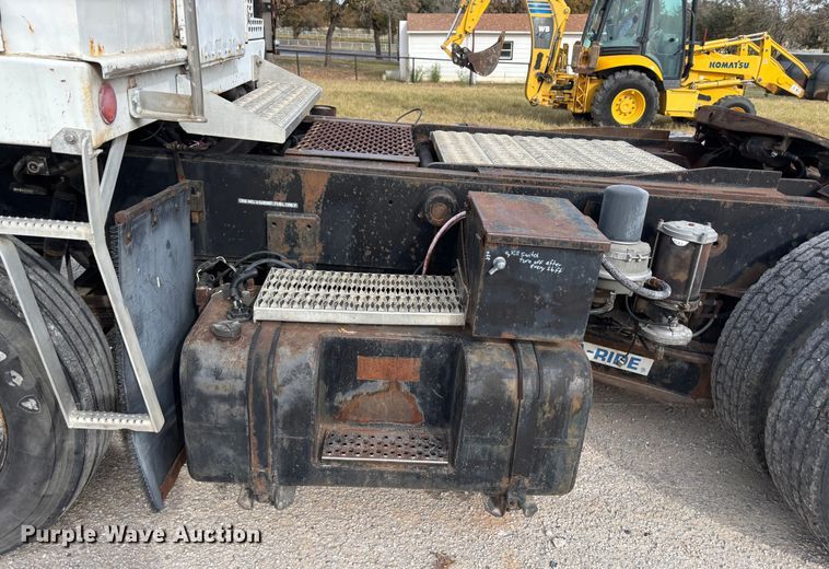 image for item DS2546 1997 Capacity TJ5000 yard truck