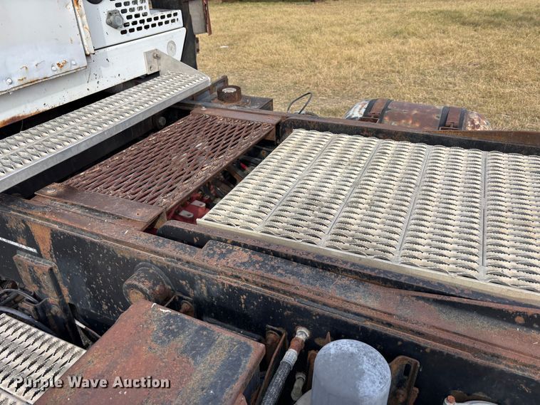 image for item DS2546 1997 Capacity TJ5000 yard truck