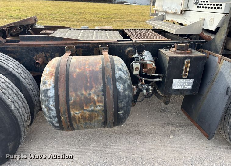 image for item DS2546 1997 Capacity TJ5000 yard truck