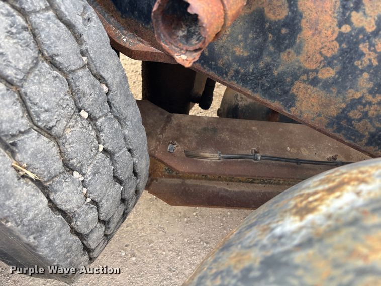 image for item DS2546 1997 Capacity TJ5000 yard truck