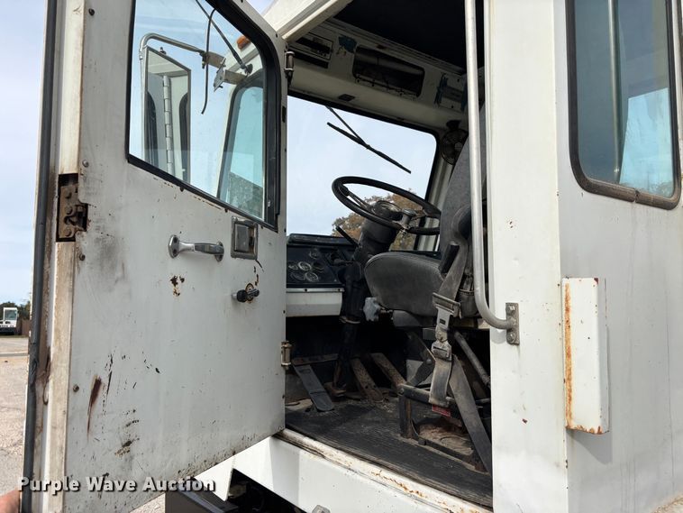 image for item DS2546 1997 Capacity TJ5000 yard truck