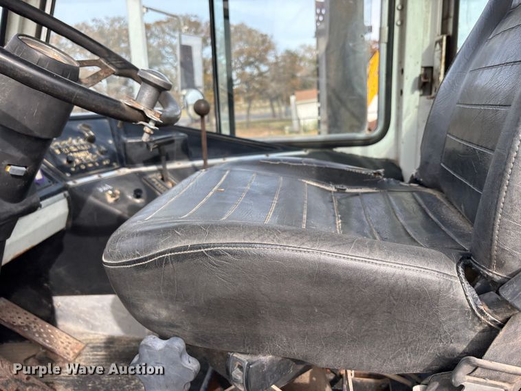 image for item DS2546 1997 Capacity TJ5000 yard truck