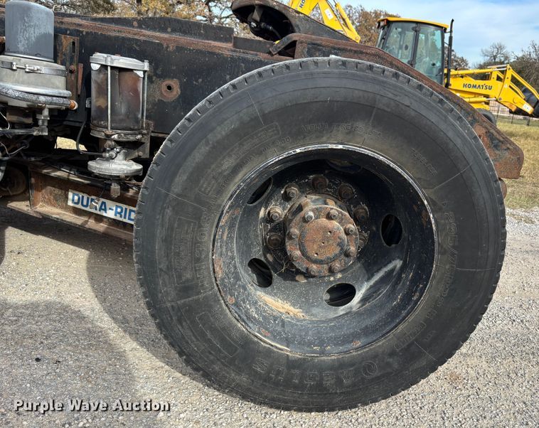 image for item DS2546 1997 Capacity TJ5000 yard truck