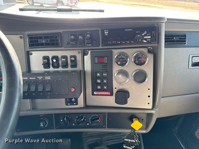 image for item DT0521 2018 Kenworth T270 rollback truck