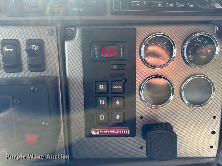 image for item DT0521 2018 Kenworth T270 rollback truck