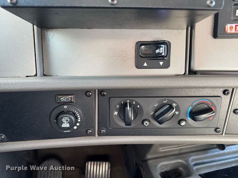 image for item DT0521 2018 Kenworth T270 rollback truck