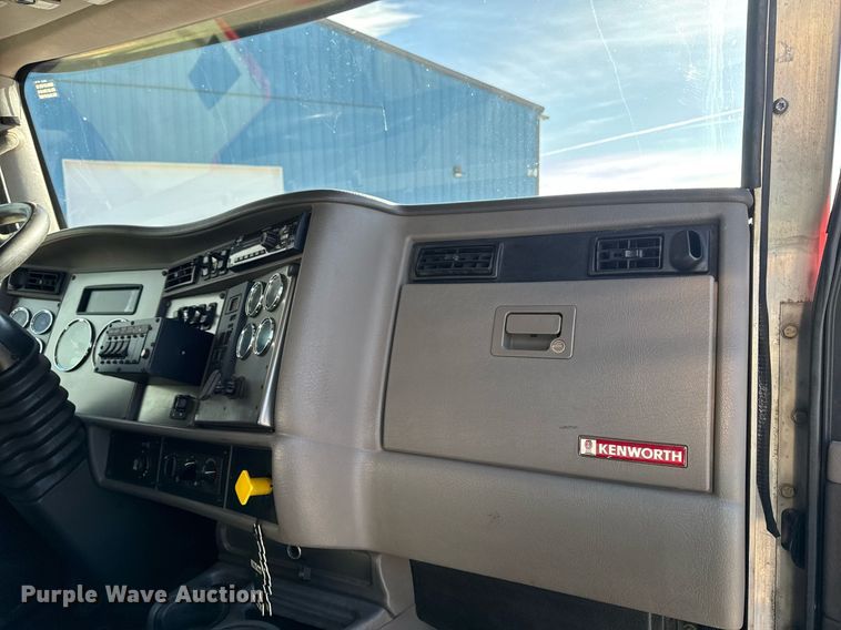 image for item DT0521 2018 Kenworth T270 rollback truck