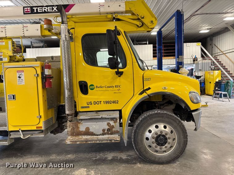 image for item DT0522 2012 Freightliner M2 bucket truck