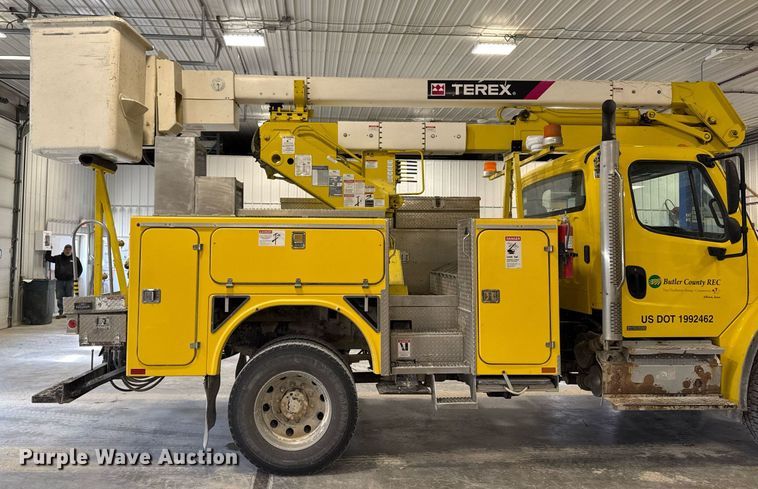 image for item DT0522 2012 Freightliner M2 bucket truck