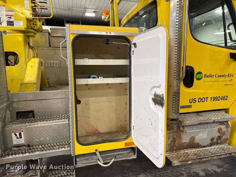 image for item DT0522 2012 Freightliner M2 bucket truck