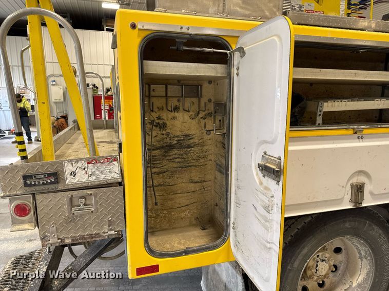 image for item DT0522 2012 Freightliner M2 bucket truck