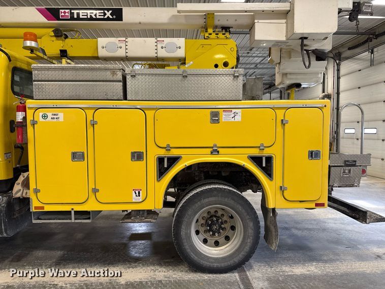 image for item DT0522 2012 Freightliner M2 bucket truck