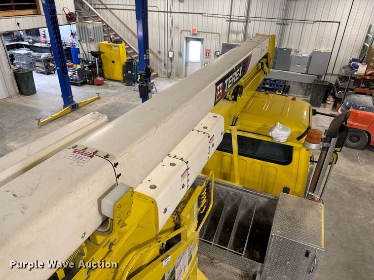 image for item DT0522 2012 Freightliner M2 bucket truck