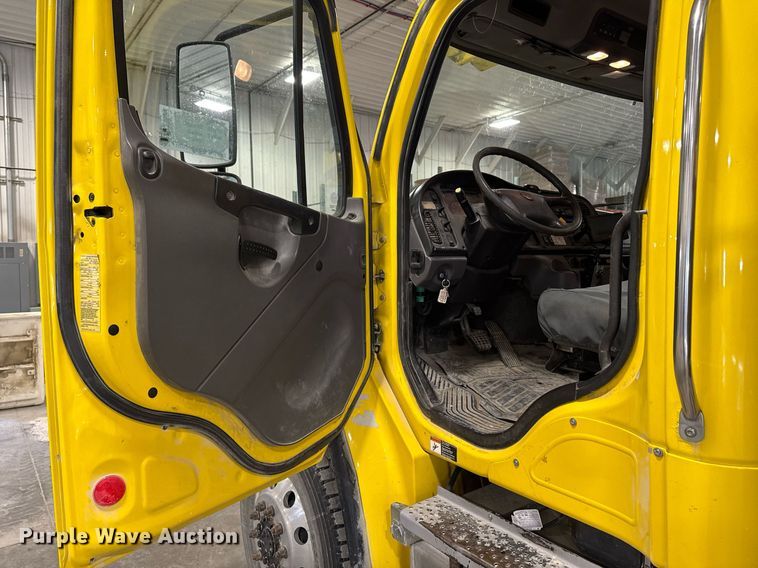 image for item DT0522 2012 Freightliner M2 bucket truck