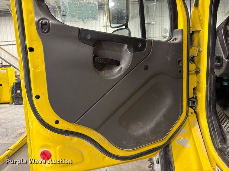 image for item DT0522 2012 Freightliner M2 bucket truck