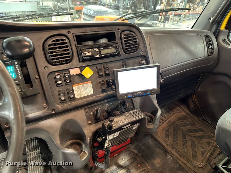 image for item DT0522 2012 Freightliner M2 bucket truck