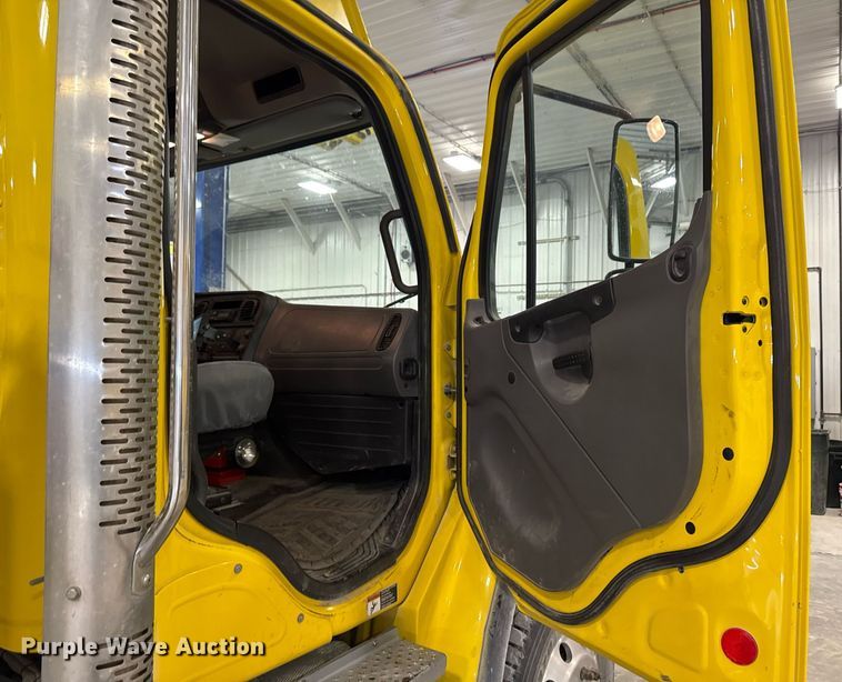 image for item DT0522 2012 Freightliner M2 bucket truck