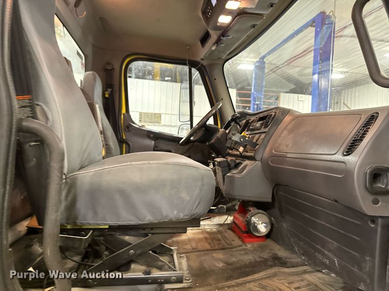 image for item DT0522 2012 Freightliner M2 bucket truck