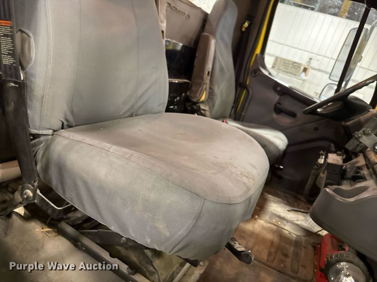 image for item DT0522 2012 Freightliner M2 bucket truck