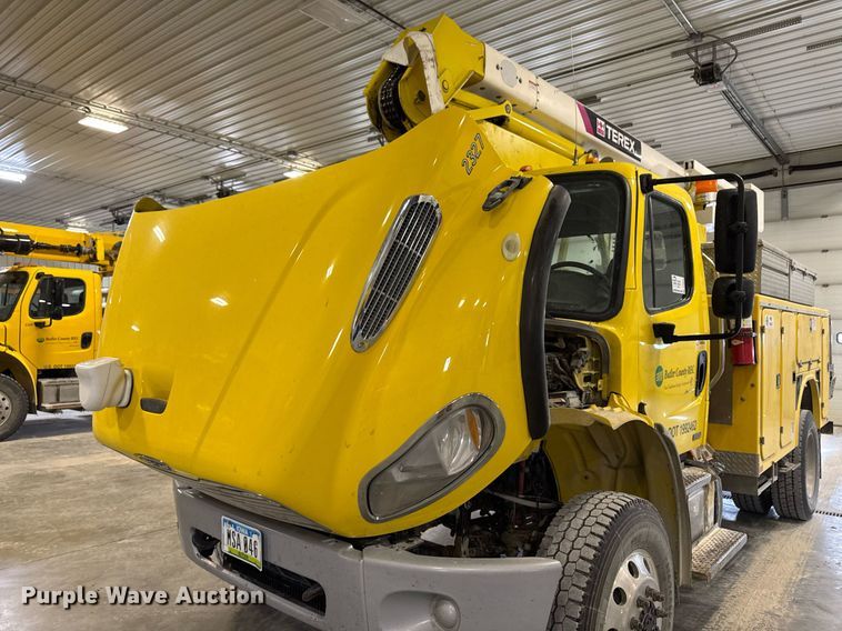 image for item DT0522 2012 Freightliner M2 bucket truck
