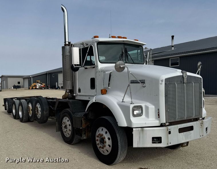 image for item DT0561 1999 Kenworth T800B truck cab and chassis