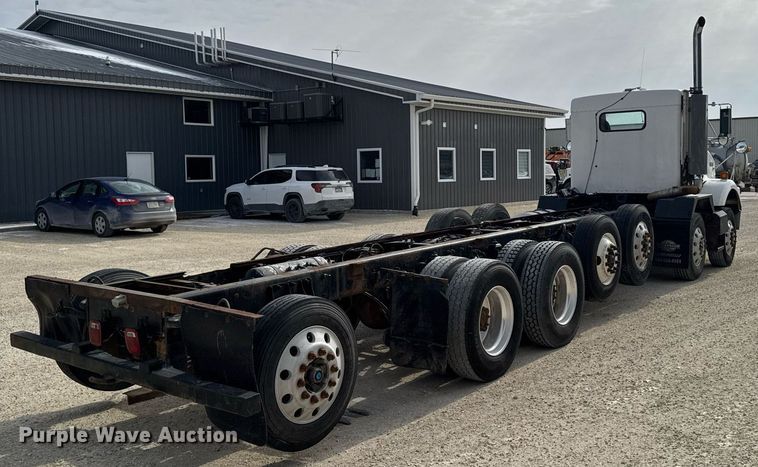 image for item DT0561 1999 Kenworth T800B truck cab and chassis