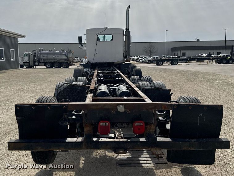 image for item DT0561 1999 Kenworth T800B truck cab and chassis