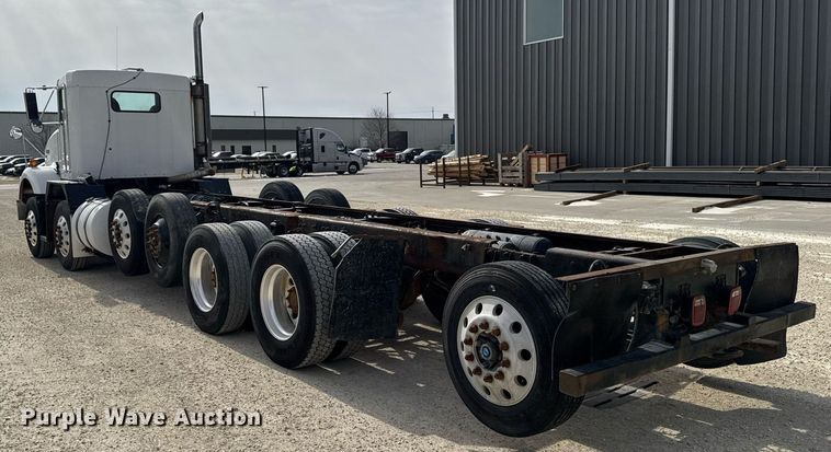 image for item DT0561 1999 Kenworth T800B truck cab and chassis