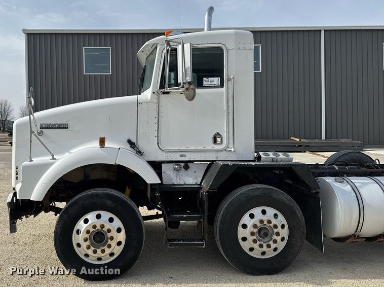 image for item DT0561 1999 Kenworth T800B truck cab and chassis