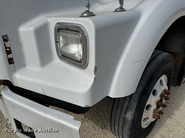 image for item DT0561 1999 Kenworth T800B truck cab and chassis