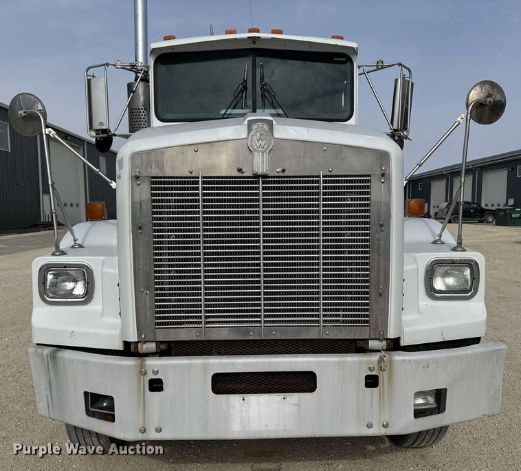 image for item DT0561 1999 Kenworth T800B truck cab and chassis
