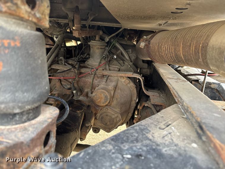 image for item DT0561 1999 Kenworth T800B truck cab and chassis