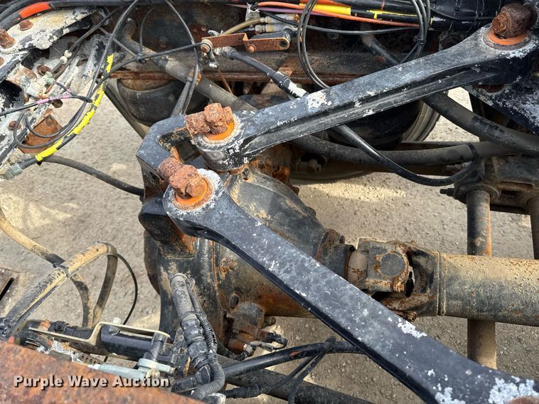 image for item DT0561 1999 Kenworth T800B truck cab and chassis