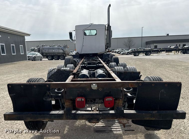 image for item DT0561 1999 Kenworth T800B truck cab and chassis