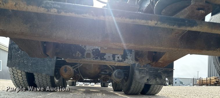 image for item DT0561 1999 Kenworth T800B truck cab and chassis