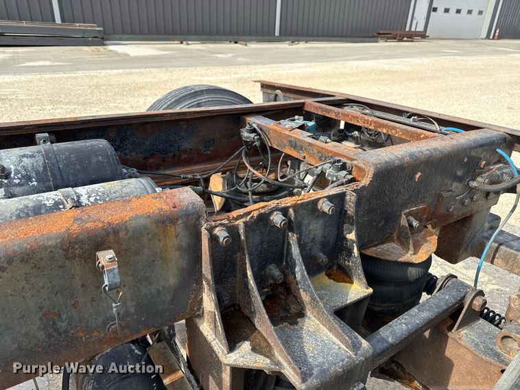 image for item DT0561 1999 Kenworth T800B truck cab and chassis