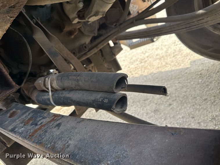 image for item DT0561 1999 Kenworth T800B truck cab and chassis