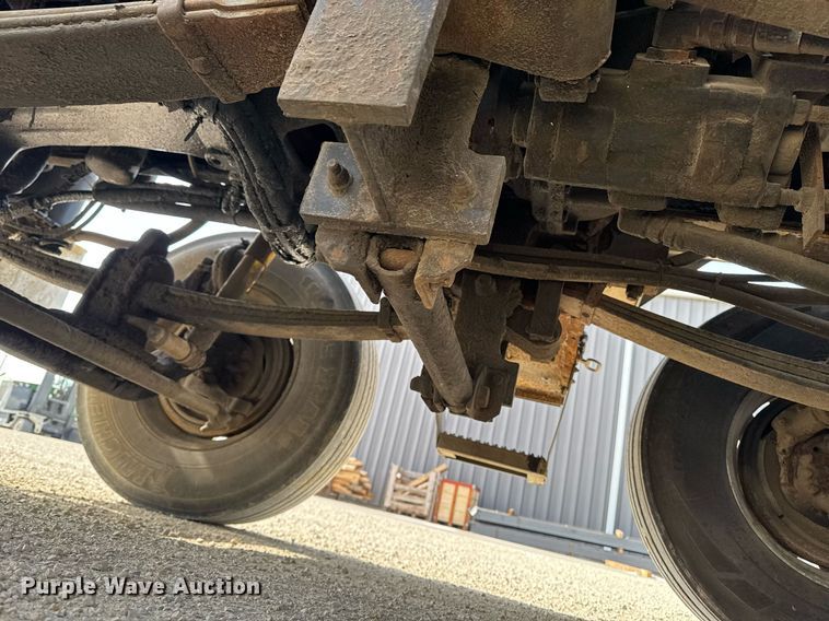 image for item DT0561 1999 Kenworth T800B truck cab and chassis