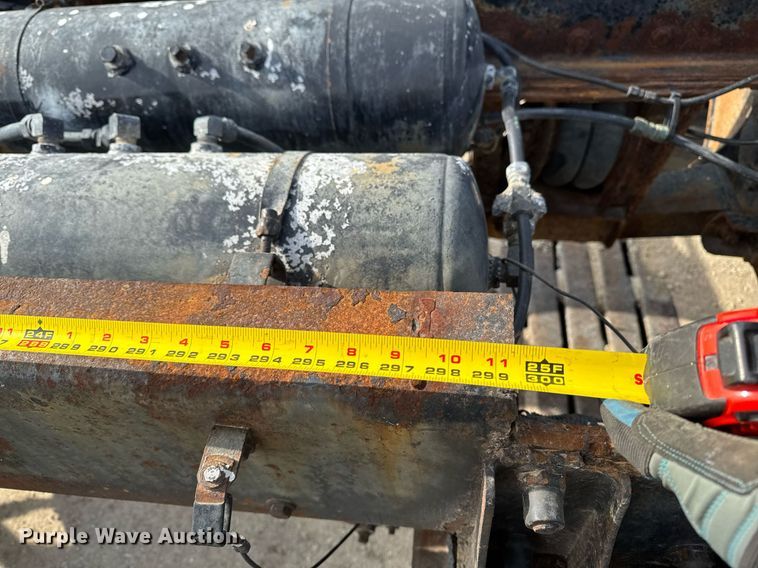 image for item DT0561 1999 Kenworth T800B truck cab and chassis