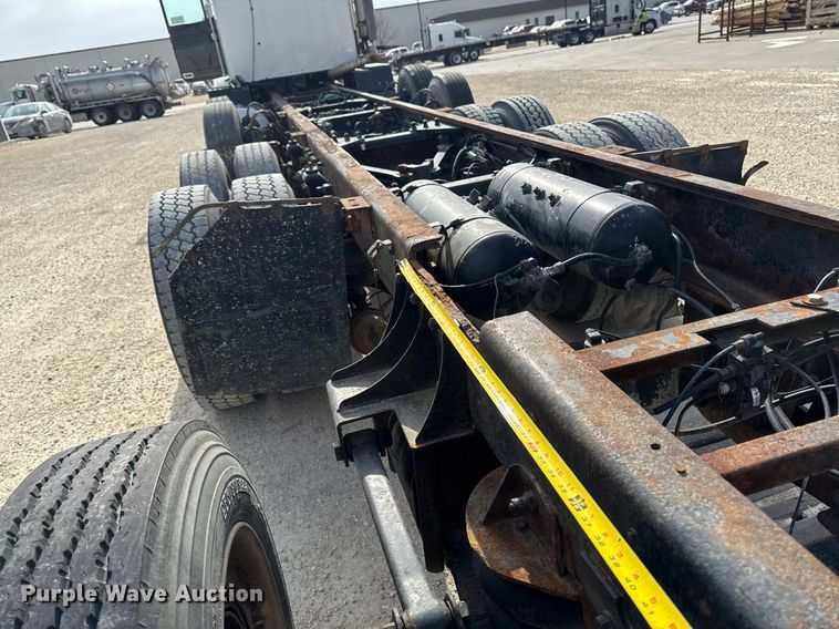 image for item DT0561 1999 Kenworth T800B truck cab and chassis