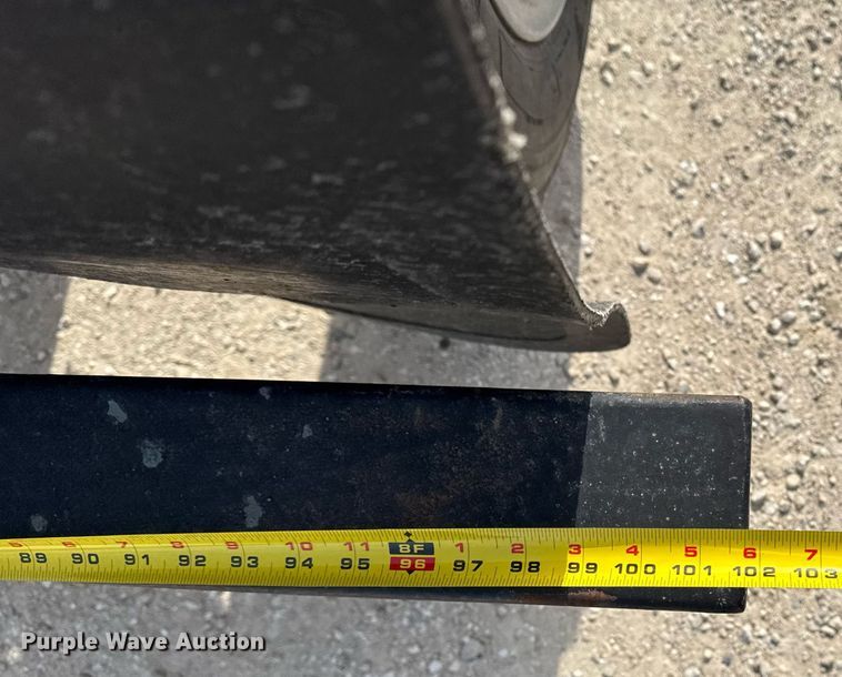 image for item DT0561 1999 Kenworth T800B truck cab and chassis