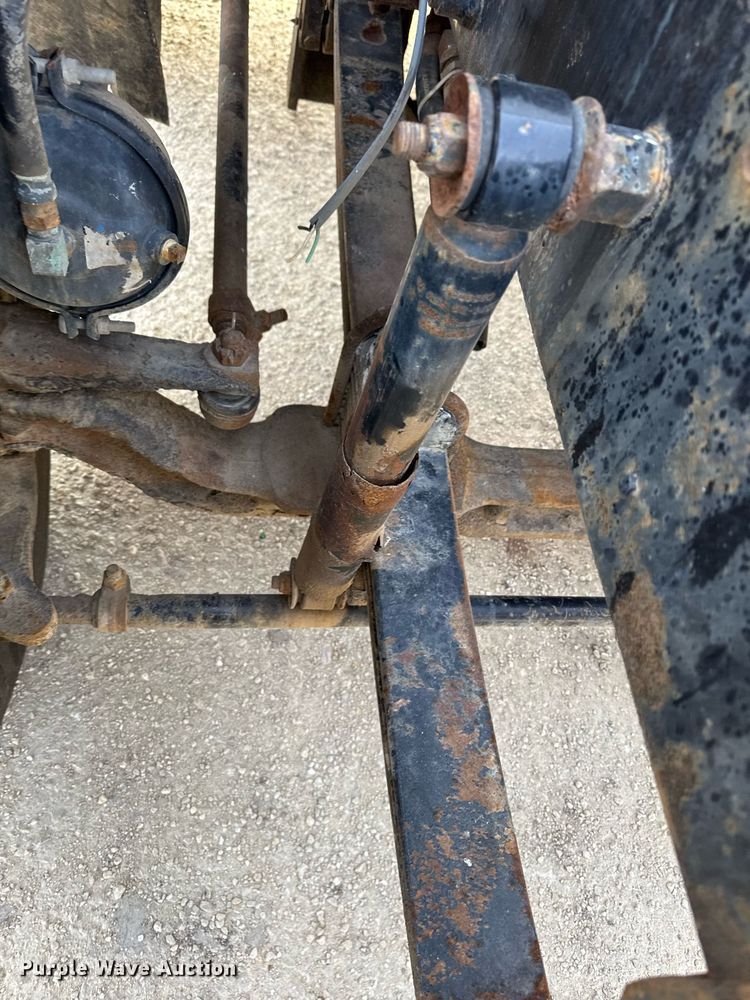 image for item DT0561 1999 Kenworth T800B truck cab and chassis