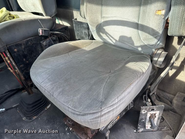 image for item DT0561 1999 Kenworth T800B truck cab and chassis