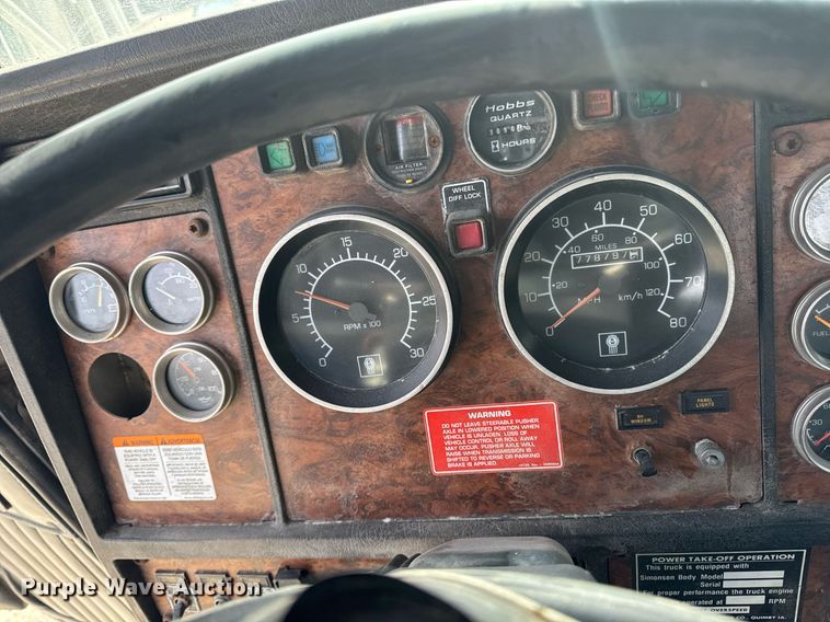 image for item DT0561 1999 Kenworth T800B truck cab and chassis